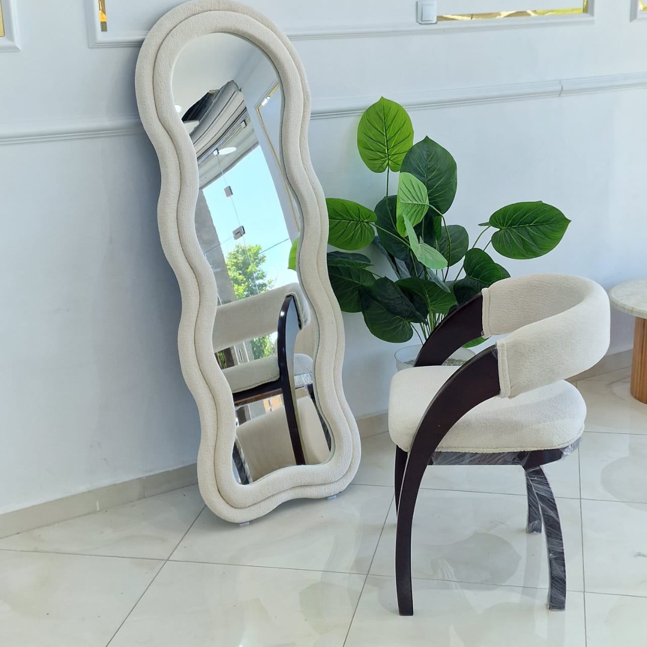 mirror & chair